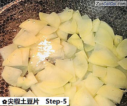 尖椒土豆片做法第五步骤