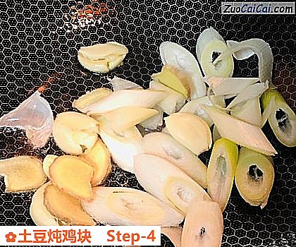 土豆炖鸡块做法第四步骤