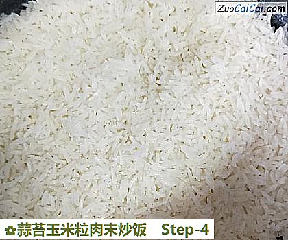 蒜苔玉米粒肉末炒饭做法第四步骤