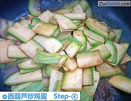西葫芦炒鸡蛋做法第四步骤