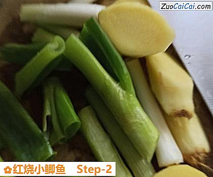 红烧小鲫鱼做法第二步骤