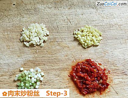 肉末炒粉丝做法第三步骤