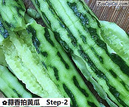 蒜香拍黄瓜做法第二步骤