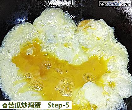 苦瓜炒鸡蛋做法第五步骤