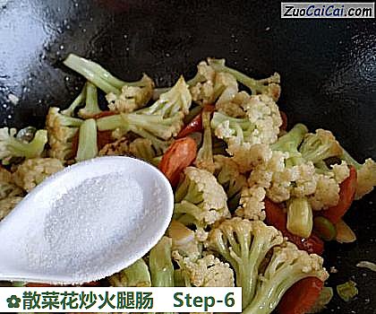 散菜花炒火腿肠做法第六步骤