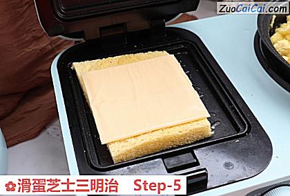 滑蛋芝士三明治做法第五步骤