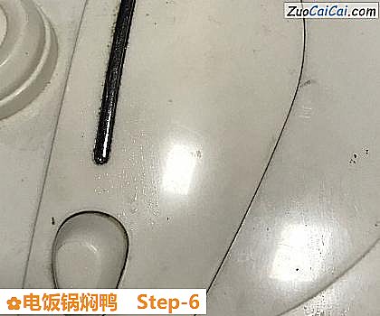 电饭锅焖鸭做法第六步骤