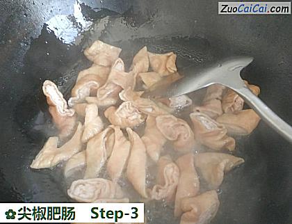 尖椒肥肠做法第三步骤