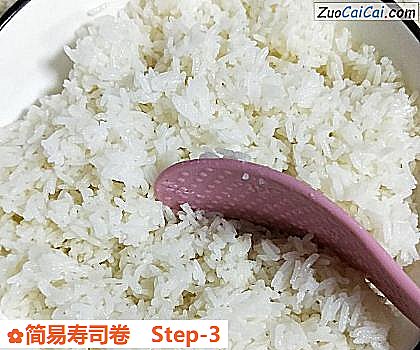 简易寿司卷做法第三步骤