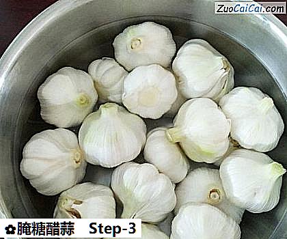 腌糖醋蒜做法第三步骤