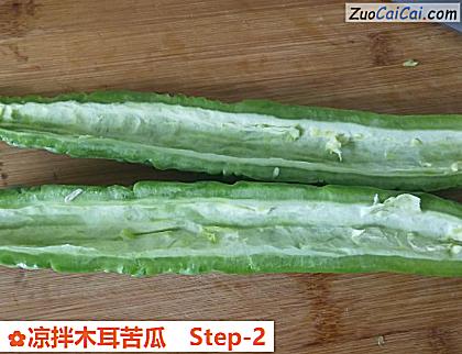 凉拌木耳苦瓜做法第二步骤