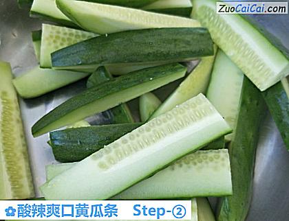酸辣爽口黄瓜条做法第二步骤