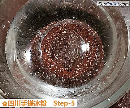 四川手搓冰粉做法第五步骤
