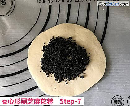 心形黑芝麻花卷做法第七步骤