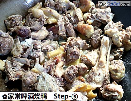 家常啤酒烧鸭做法第五步骤