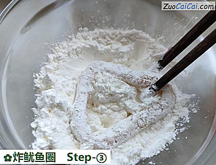 炸鱿鱼圈做法第三步骤