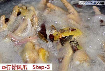 柠檬凤爪做法第三步骤