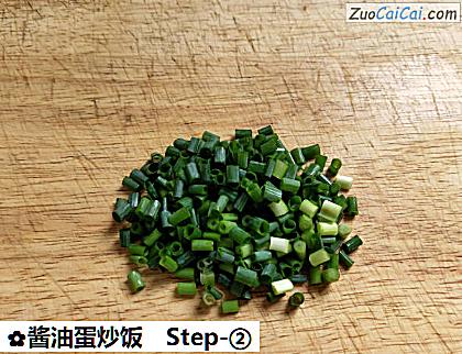 酱油蛋炒饭做法第二步骤