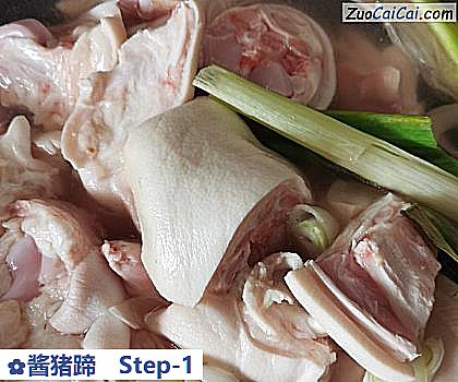 酱猪蹄做法第一步骤