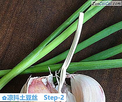 凉抖土豆丝做法第二步骤