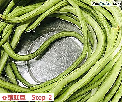 酿豇豆做法第二步骤