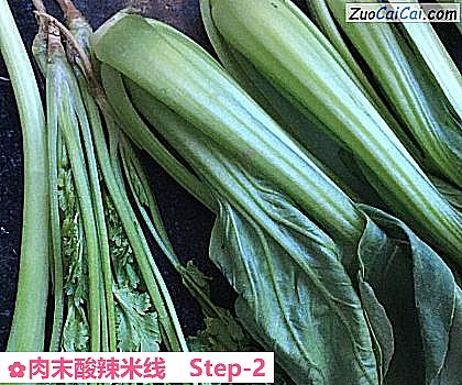 肉末酸辣米线做法第二步骤