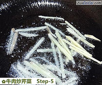 牛肉炒芹菜做法第五步骤