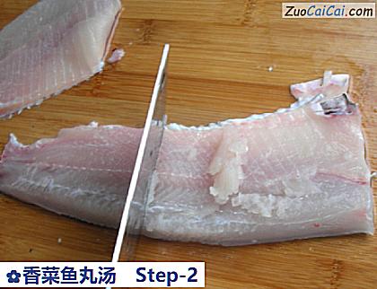 香菜鱼丸汤做法第二步骤
