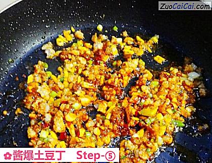 酱爆土豆丁做法第五步骤