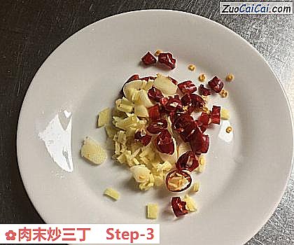 肉末炒三丁做法第三步骤