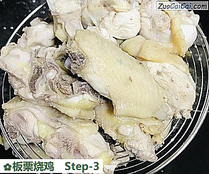 板栗烧鸡做法第三步骤