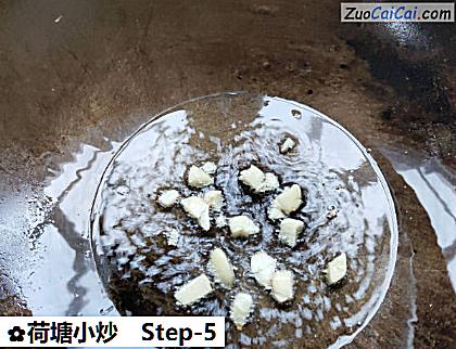 荷塘小炒做法第五步骤