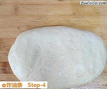 炸油条做法第四步骤