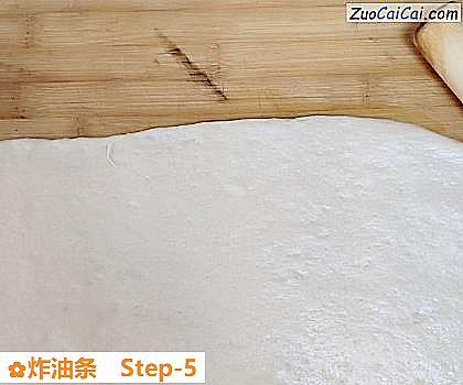 炸油条做法第五步骤