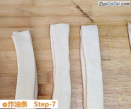 炸油条做法第七步骤