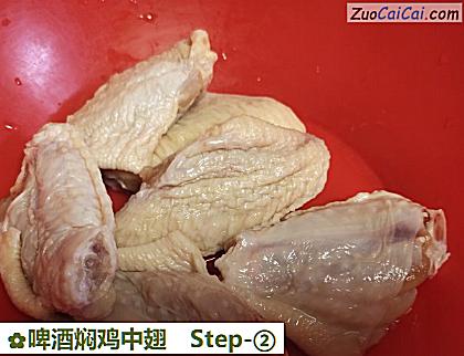 啤酒焖鸡中翅做法第二步骤