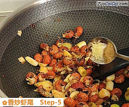 香炒虾尾做法第五步骤