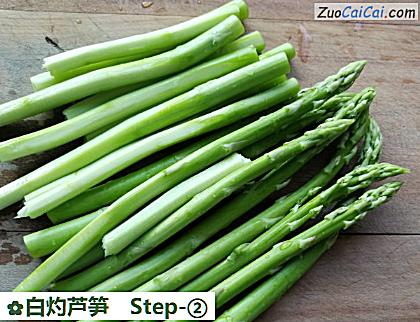白灼芦笋做法第二步骤