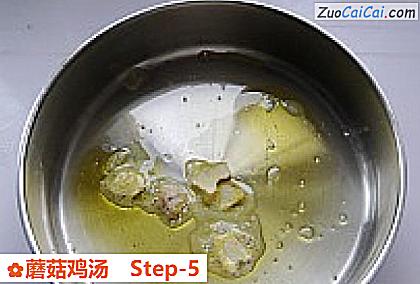 蘑菇鸡汤做法第五步骤