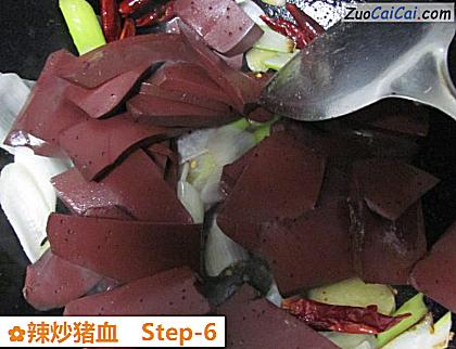 辣炒猪血做法第六步骤