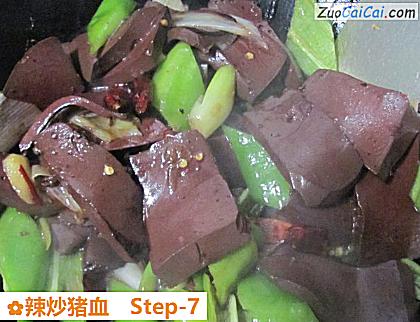 辣炒猪血做法第七步骤