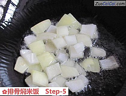 排骨焖米饭做法第五步骤