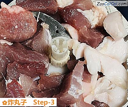 炸丸子做法第三步骤