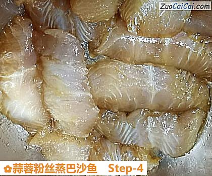 蒜蓉粉丝蒸巴沙鱼做法第四步骤