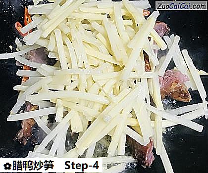 腊鸭炒笋做法第四步骤