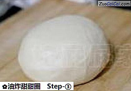 油炸甜甜圈做法第三步骤