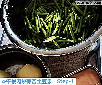 午餐肉炒蒜苔土豆条做法第一步骤
