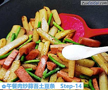 午餐肉炒蒜苔土豆条做法第十四步骤