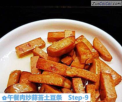 午餐肉炒蒜苔土豆条做法第九步骤