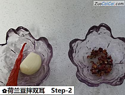 荷兰豆拌双耳做法第二步骤